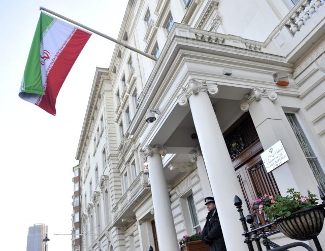 Αποχώρησαν όλοι οι Ιρανοί διπλωμάτες από τη Βρετανία