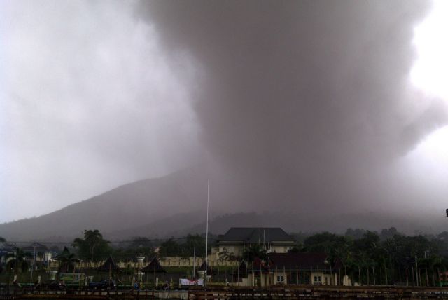 Τέσσερις νεκροί έπειτα από έκρηξη ηφαιστείου στην Ινδονησία