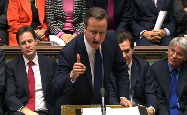 Αντιμέτωπος με «αντάρτικο» στο εσωτερικό και σκωπτικά σχόλια από την ΕΕ ο Κάμερον