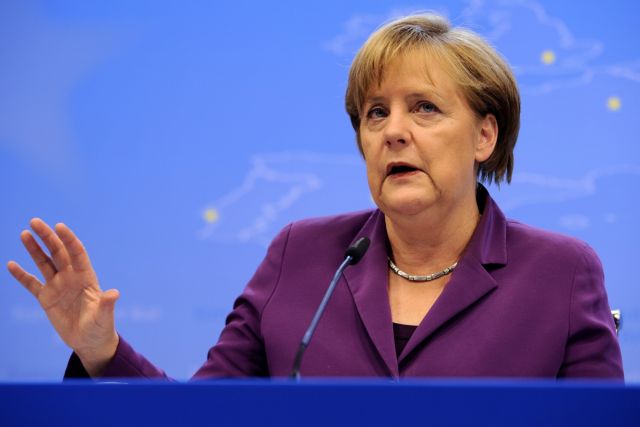 Χαιρετίζει τη συμφωνία η Μέρκελ ως αποφασιστικό βήμα για σταθερό ευρώ
