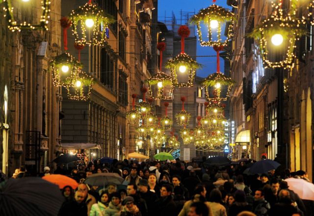 Υποτονική η χριστουγεννιάτικη κίνηση των καταστημάτων (και) στην Ιταλία