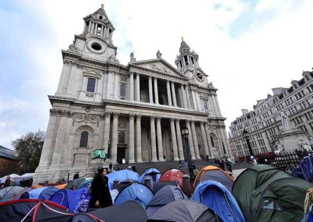 Προς οικειοθελή αποχώρηση οι Λονδρέζοι «Αγανακτισμένοι» του Αγίου Παύλου