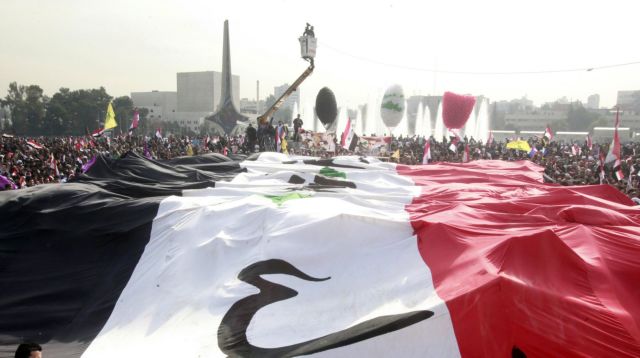 Σφαγή στη Συρία και ο Άσαντ βγάζει υποστηρικτές του να… πανηγυρίσουν