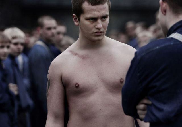 «Συνεχίστε να ελπίζετε» λέει στους Έλληνες ο πρωταγωνιστής του «Βασιλιά σε μία Κόλαση»