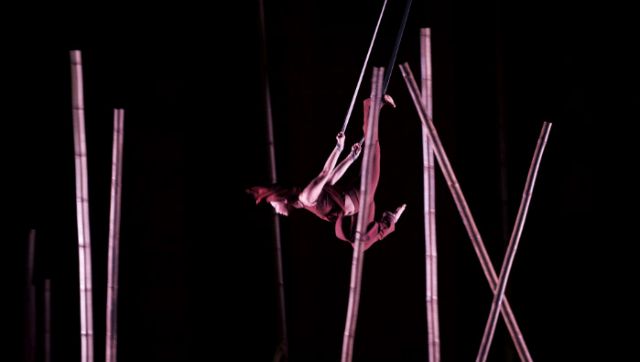 Το νόμο της βαρύτητας αψηφούν Βιετναμέζοι ακροβάτες στη Στέγη Γραμμάτων και Τεχνών