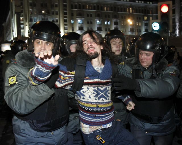 Αστυνομία εναντίον διαδηλωτών που ζητούν μια «Ρωσία χωρίς τον Πούτιν»