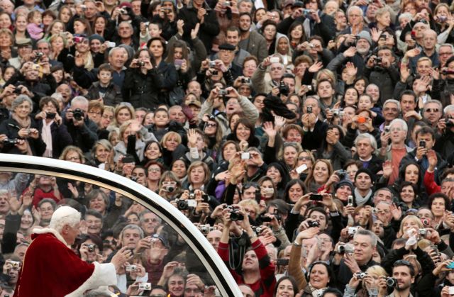 «Η Παναγία να βάλει το χέρι της» λέει ο Πάπας για την κρίση