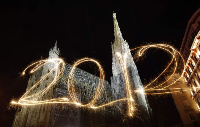 Το 2012 υποδέχτηκε η Ασία, ετοιμασίες για την αλλαγή του χρόνου σε Ευρώπη και Αμερική