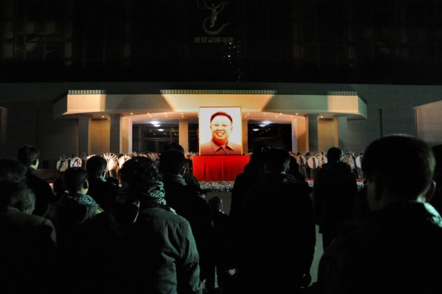 Τα σκήπτρα του «ανώτατου ηγέτη» της Βορείου Κορέας αναλαμβάνει ο Κιμ Γιονγκ-Ουν