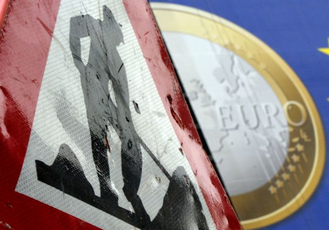 Οι Έλληνες δουλεύουν τις περισσότερες ώρες στην ΕΕ, σύμφωνα με βρετανικά στατιστικά στοιχεία