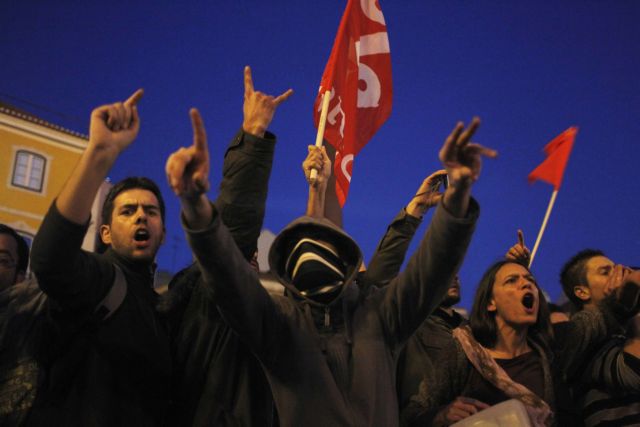 H Πορτογαλία ενέκρινε σκληρό πακέτο λιτότητας με τον προϋπολογισμό του 2012