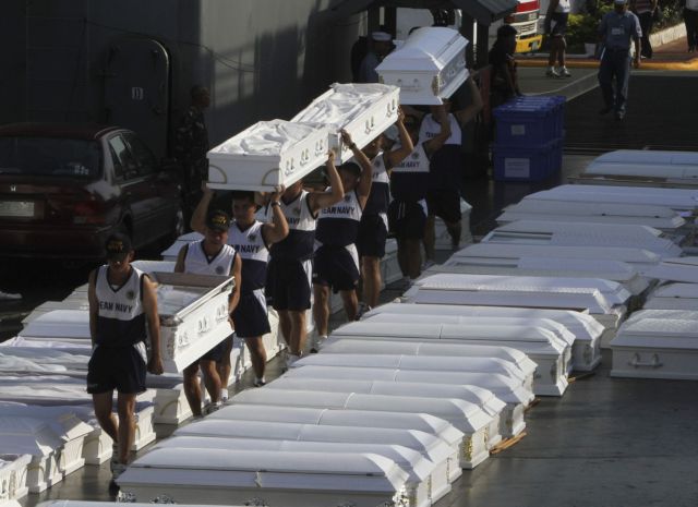 Στους 950 οι νεκροί από τις φονικές πλημμύρες στις Φιλιππίνες