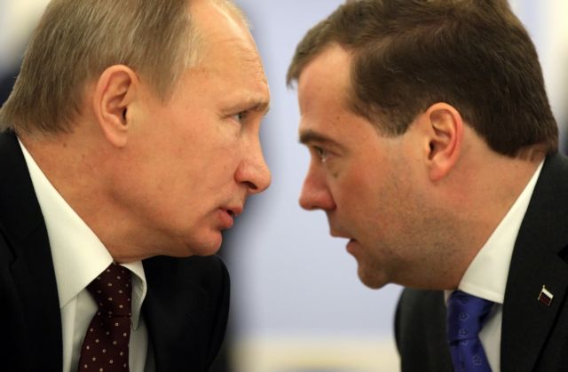 Την ευθύνη στον Ντ.Μεντβέντεφ σκέφτεται να ρίξει ο Βλ.Πούτιν για το «χαστούκι» στις εκλογές
