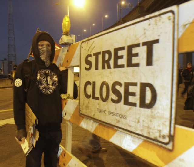 «Αγανακτισμένοι» απέκλεισαν λιμάνια της δυτικής ακτής των ΗΠΑ