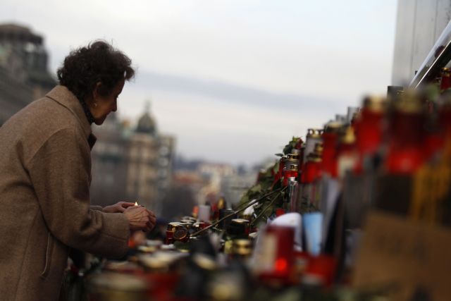 Τον Βάτσλαβ Χάβελ αποχαιρετούν Τσέχοι πολίτες και παγκόσμιοι ηγέτες