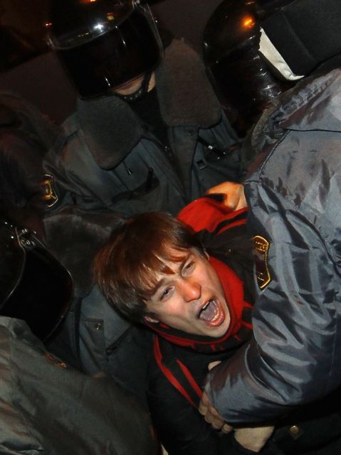 «Κάτω ο Πούτιν» φώναξαν χιλιάδες Ρώσοι πολίτες, διαμαρτυρόμενοι για εκλογική νοθεία