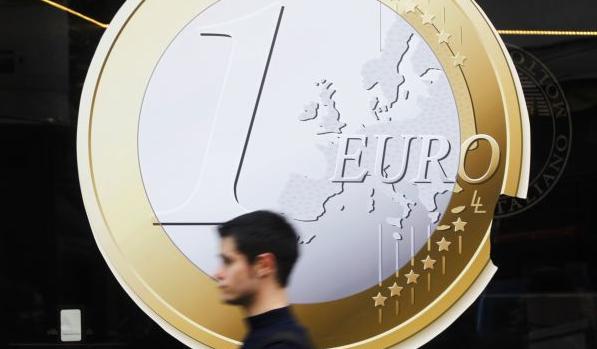 Σε χαμηλό 11 μηνών, κάτω από τα 1,30 δολάρια, υποχωρεί το ευρώ