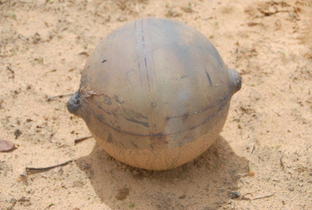 Μυστηριώδης μεταλλική μπάλα «έπεσε από τον ουρανό» στη Ναμίμπια