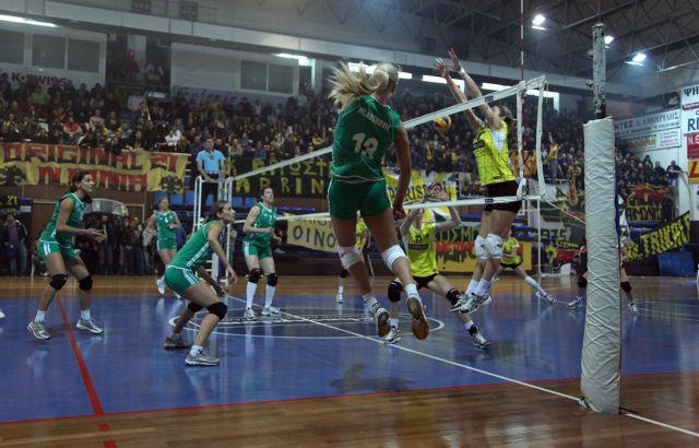 Παναθηναϊκός και ΑΕΚ κοντράρονται στο ντέρμπι της Δευτέρας