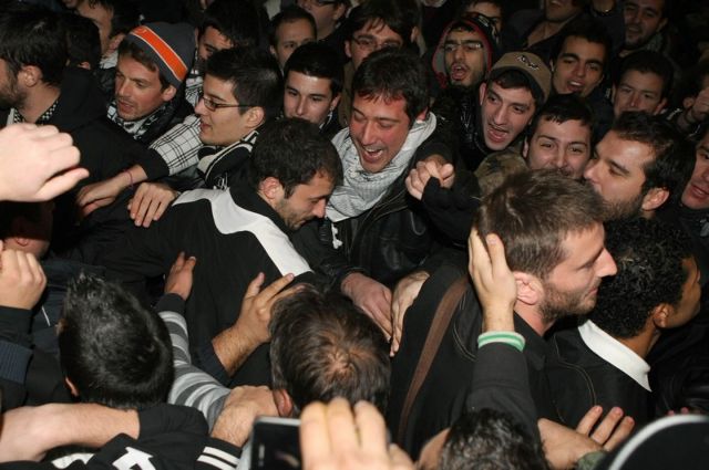 Αποθεώθηκαν οι ήρωες παίκτες του ΠΑΟΚ για την πρόκριση