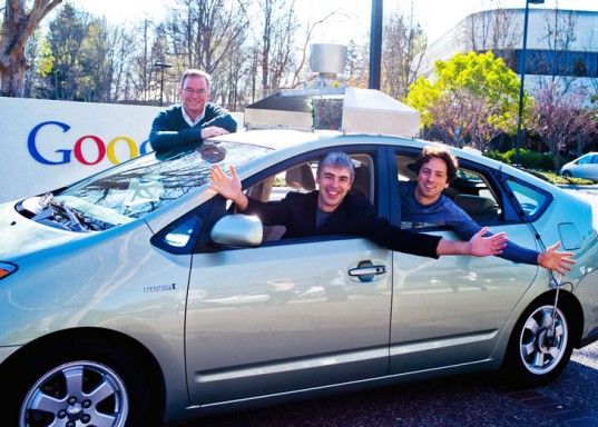 Η Google εξασφαλίζει πατέντα για αυτοκίνητα που οδηγούν μόνα τους
