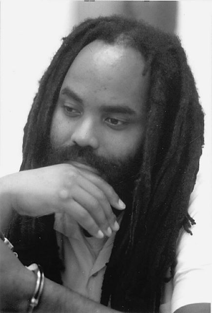 Οριστικά απέφυγε την θανατική ποινή ο Μουμία Αμπού Τζαμάλ