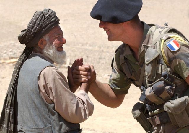 Νεκροί δύο Γάλλοι στρατιώτες στο Αφγανιστάν από πυρά «Αφγανού ένστολου»