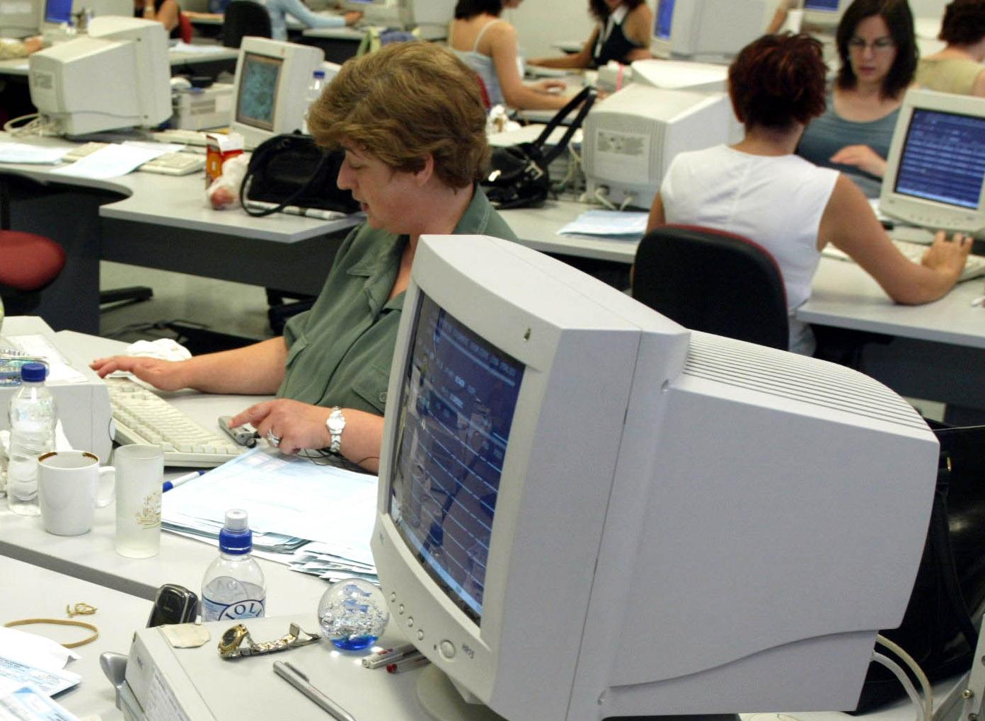 Μειώσεις μισθών έως 52% φέρνει το ενιαίο μισθολόγιο στο Δημόσιο