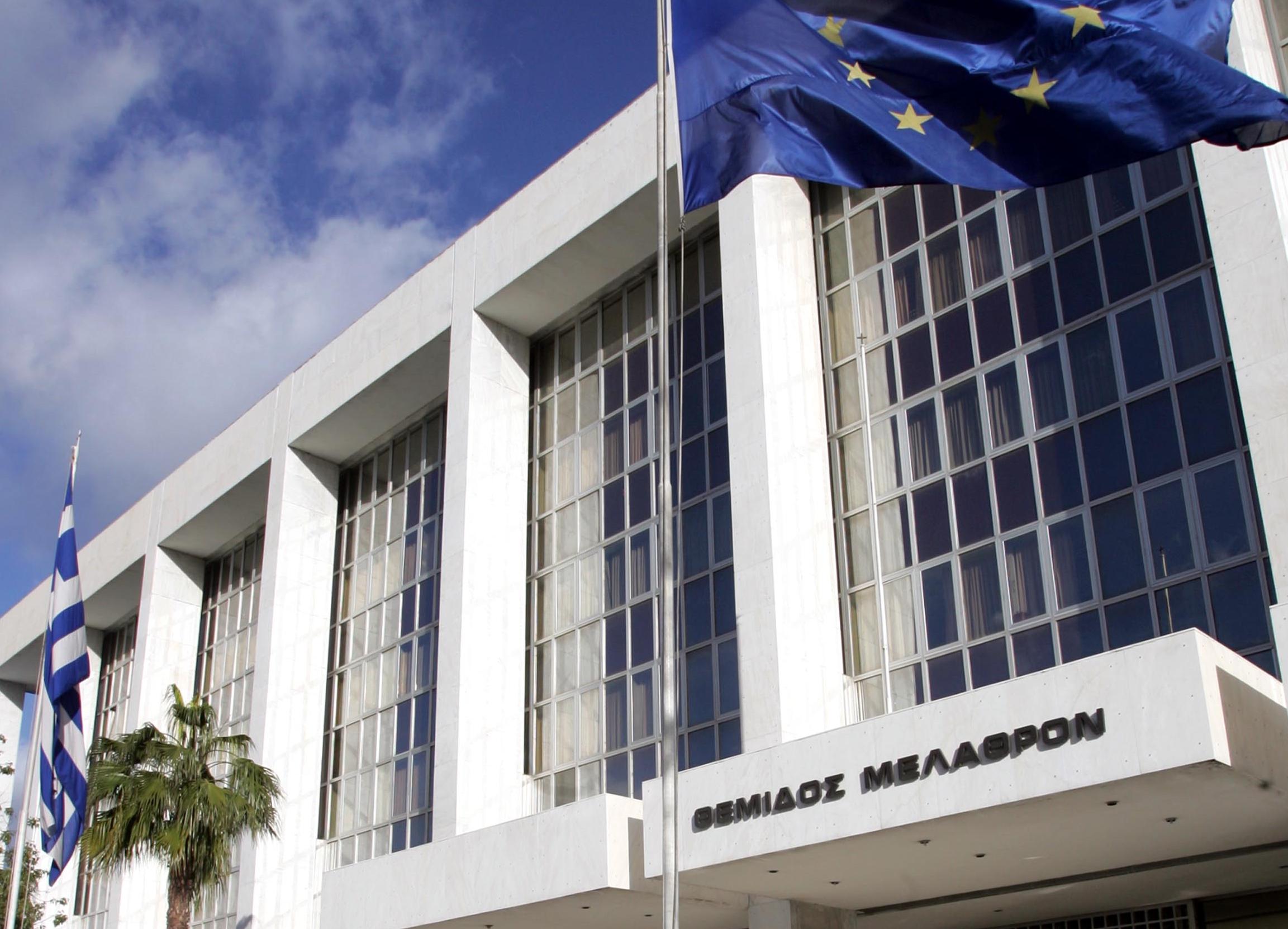 Παραμένουν στη θέση τους οι οικονομικοί εισαγγελείς, στο αρχείο η έρευνα