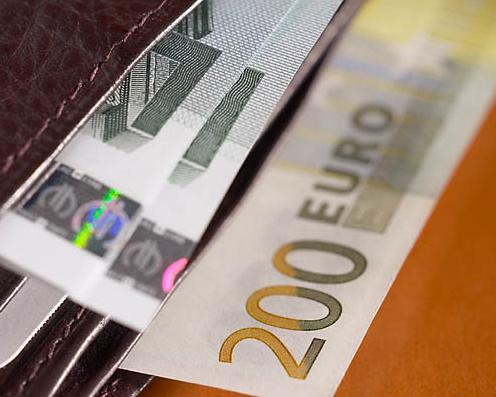 Πρωτοχρονιάτικος μποναμάς αυξημένης παρακράτησης φόρου σε μισθούς και συντάξεις