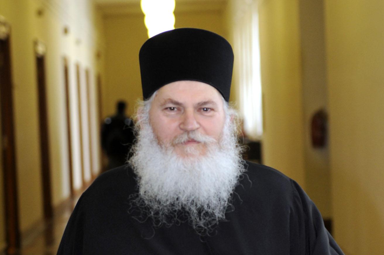 Συνελήφθη στη Μονή Βατοπαιδίου ο ηγούμενος Εφραίμ