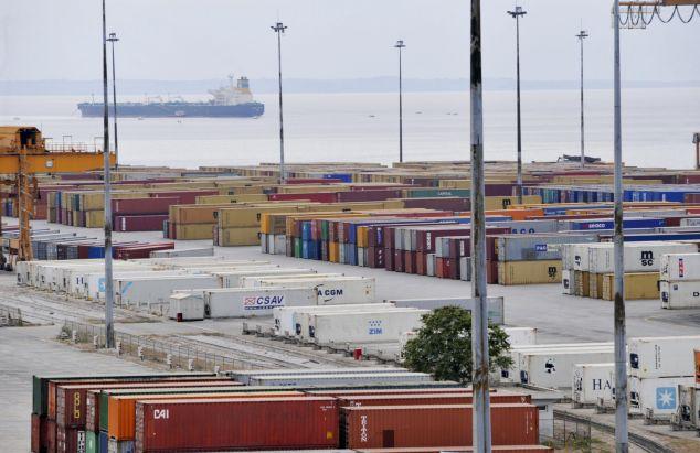 Μείωση 27,3% κατέγραψε το έλλειμμα του εμπορικού ισοζυγίου στο 10μηνο