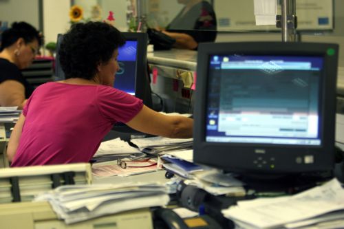 Μπλόκο της Εφορίας στις μεταβιβάσεις ακινήτων από οφειλέτες του Δημοσίου