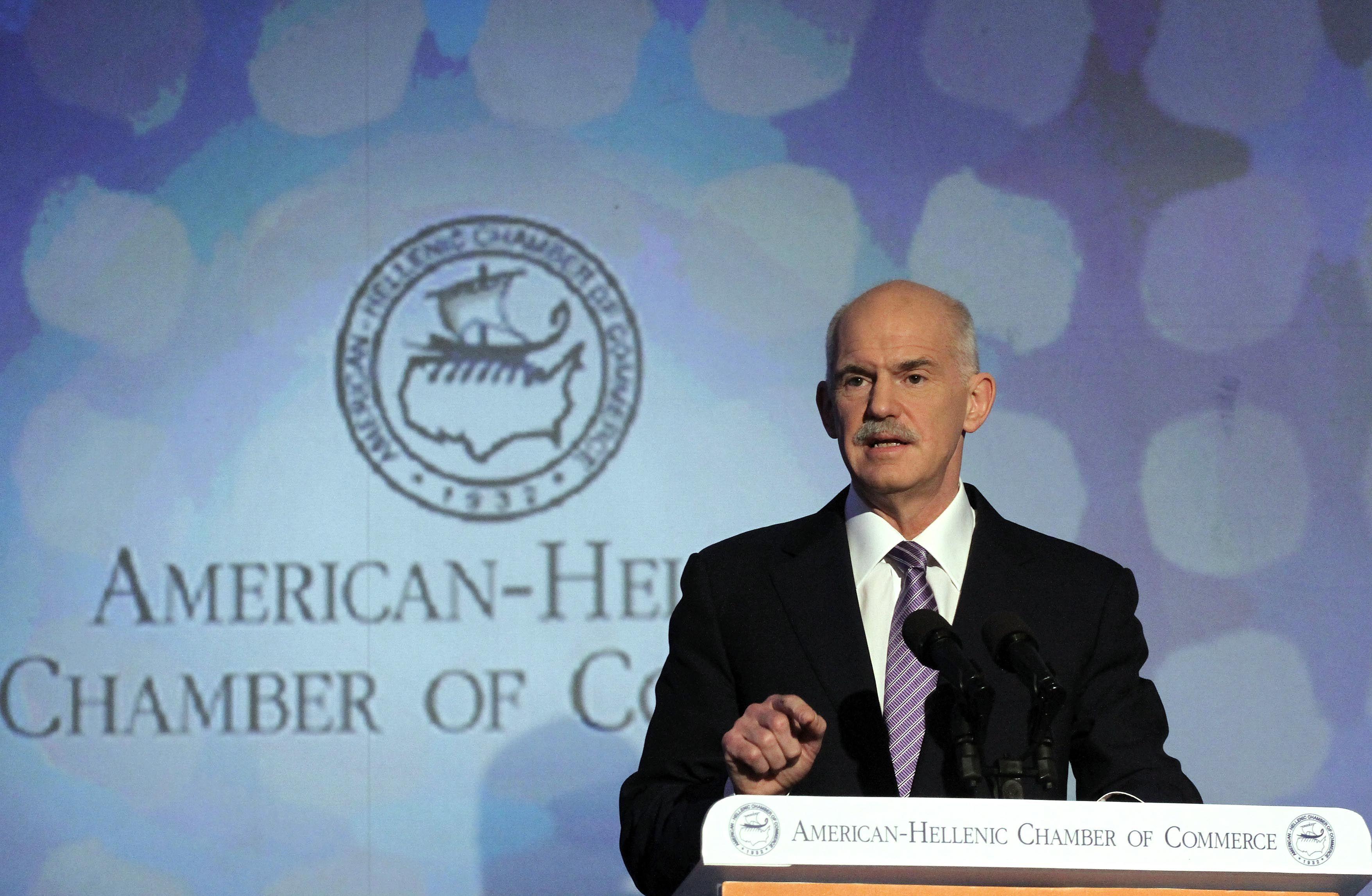 Υπεραμύνεται της απόφασής του για δημοψήφισμα ο Γ.Παπανδρέου