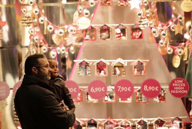 Ανοιχτά όλα τα εμπορικά καταστήματα την Κυριακή