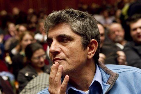 Η Ελλάδα δέρνεται τυφλά μέσα σε βία και οργή, λέει ο Κ.Γιάνναρης στο in.gr