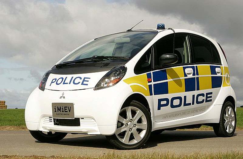 Στην υπηρεσία του νόμου το Mitsubishi i-MiEV