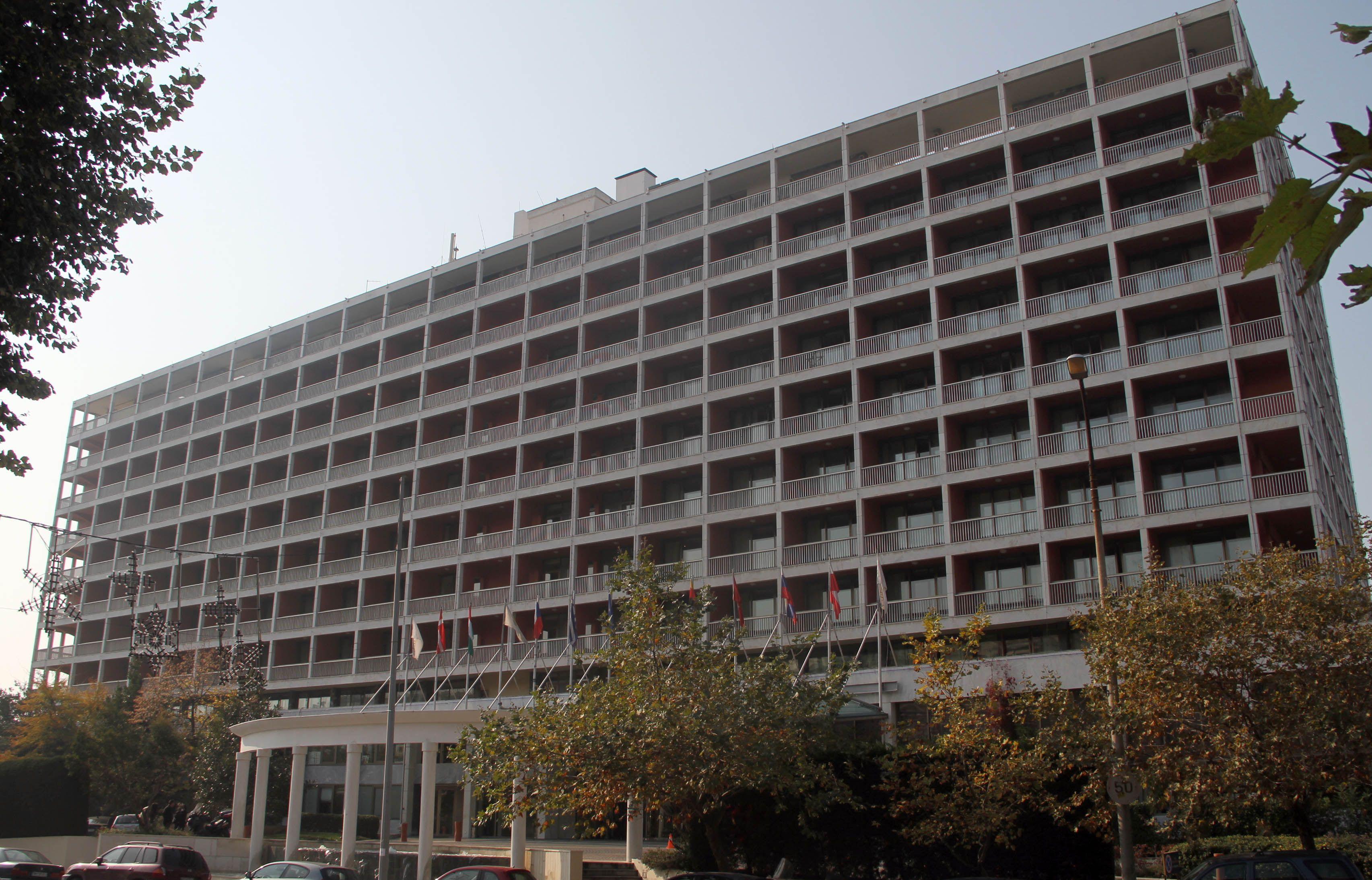 Αίσιο τέλος στις διαπραγματεύσεις για τη λειτουργία του «Μακεδονία Παλλάς»