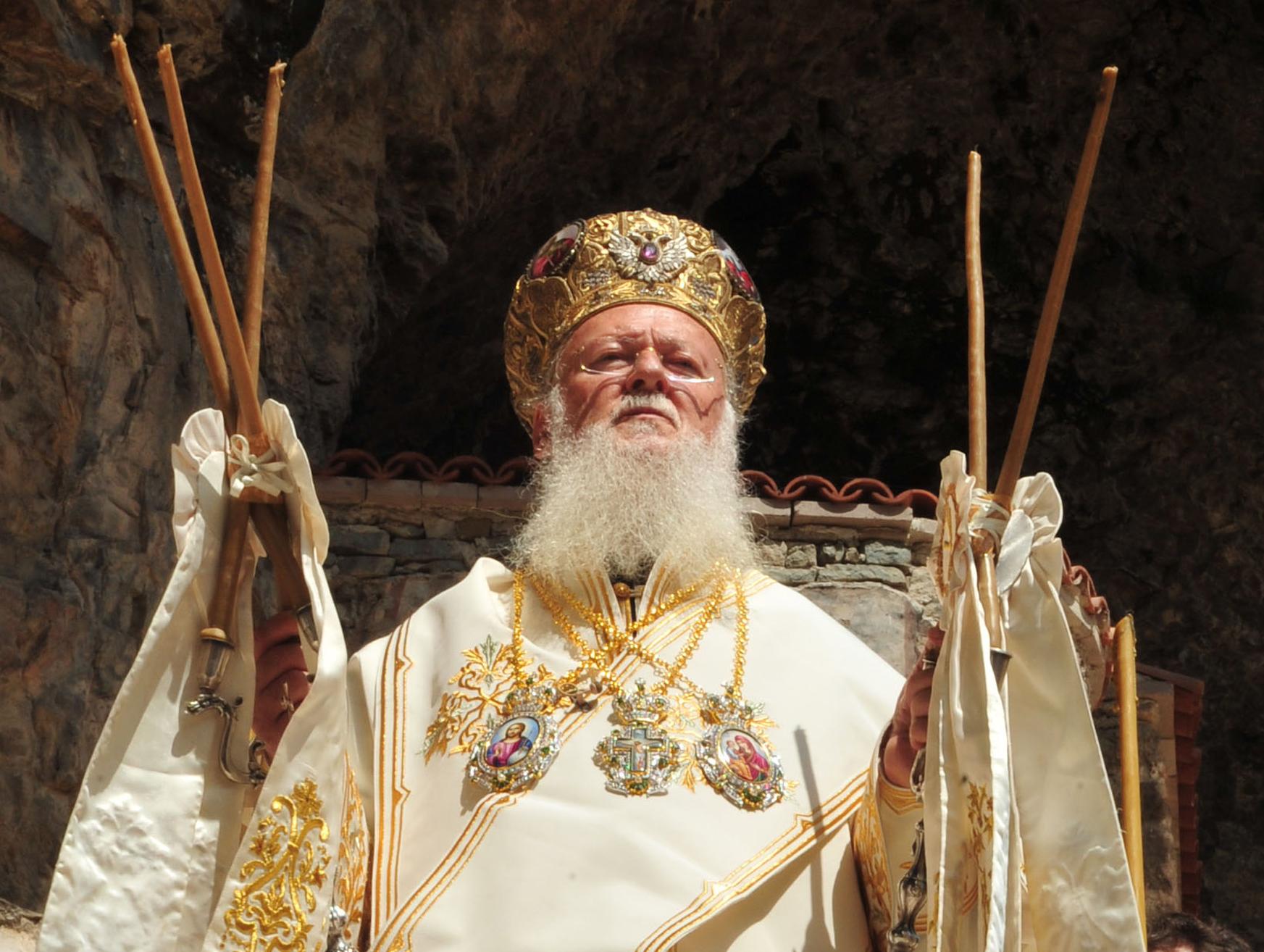 Κατάνυξη στο Φανάρι, όπου χιλιάδες πιστοί γιόρτασαν τη Γέννηση του Θεανθρώπου