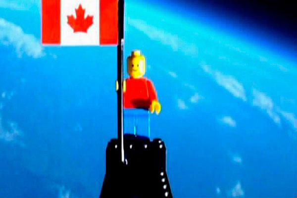Μαθητές λυκείου εκτοξεύουν ανθρωπάκι Lego στη στρατόσφαιρα