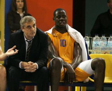 Το Περιστέρι χάνει το Μπόατενγκ και ψάχνει για σέντερ