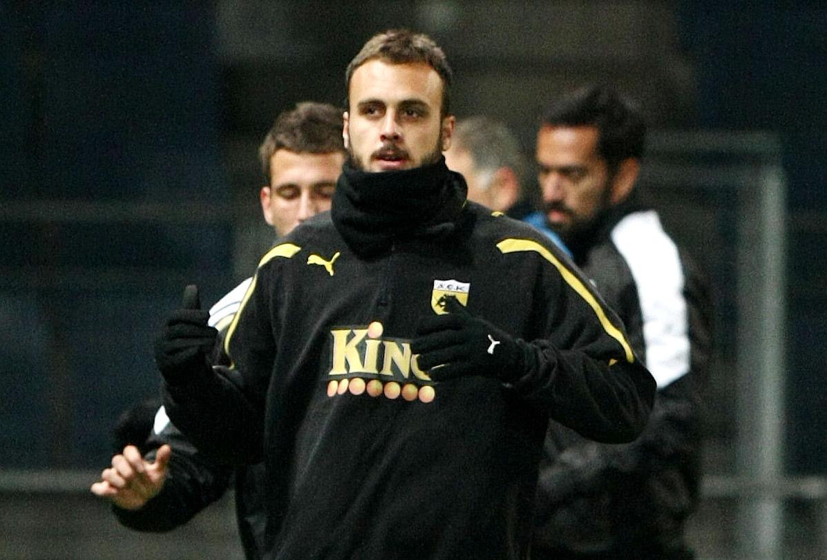 Προς την έξοδο της ΑΕΚ ο Κάλα, δοκιμάστηκε μέσος από τον Παναμά