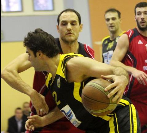 Οπαδός γρονθοκόπησε παίκτη εν ώρα αγώνα, επεισόδια και στην Πάτρα