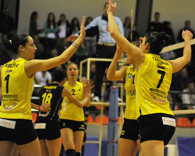 Δυσκολεύτηκε αλλά κράτησε την πρώτη θέση η ΑΕΚ