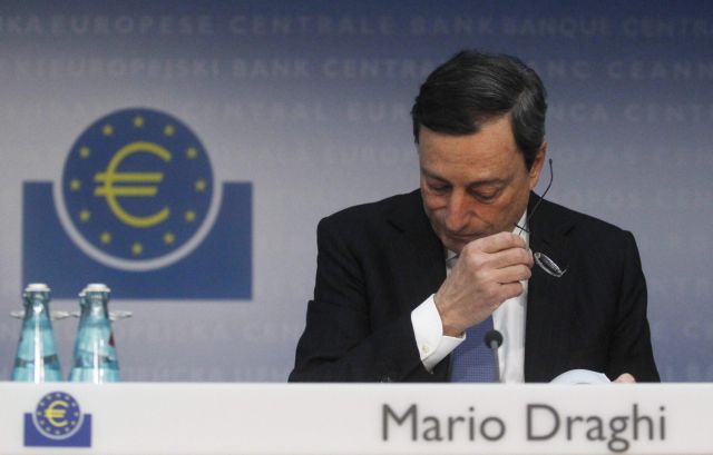 Εντείνονται οι πιέσεις προς την ΕΚΤ για να συμμετάσχει στο «κούρεμα» του ελληνικού χρέους