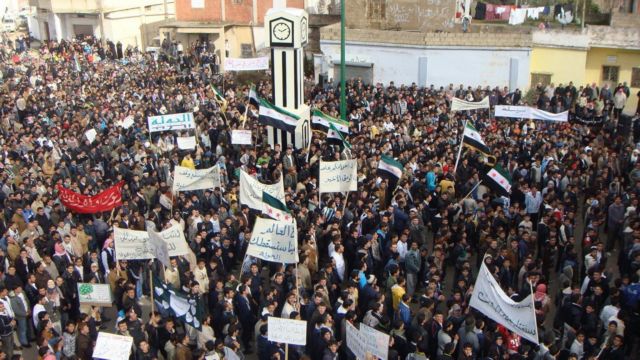 Στα περίχωρα της Δαμασκού έφτασε η φωτιά του εμφυλίου στη Συρία