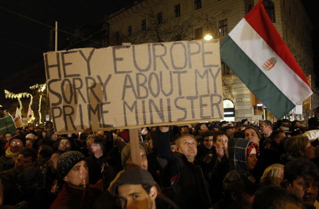 Ογκώδης διαδήλωση στην Ουγγαρία κατά του νέου Συντάγματος