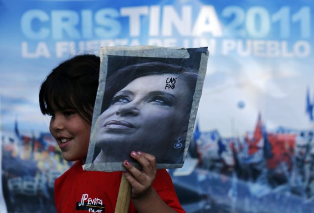 Οι Αργεντινοί εμψυχώνουν την Κριστίνα Φερνάντες πριν την επέμβαση για καρκίνο