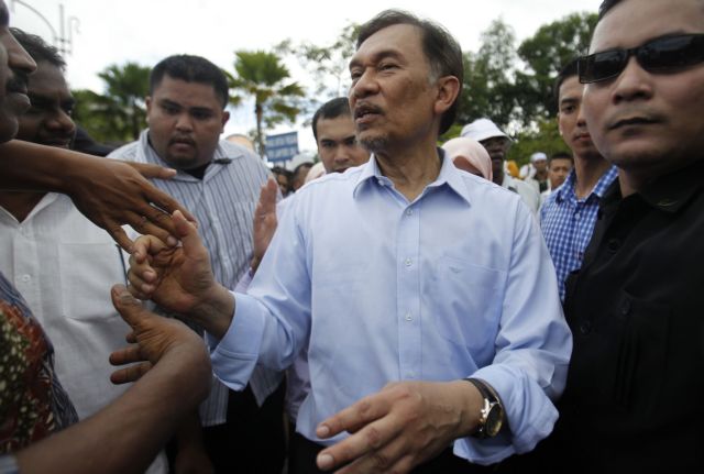 Αθωώθηκε ο αρχηγός της αντιπολίτευσης στη Μαλαισία που κατηγορείτο για σοδομισμό