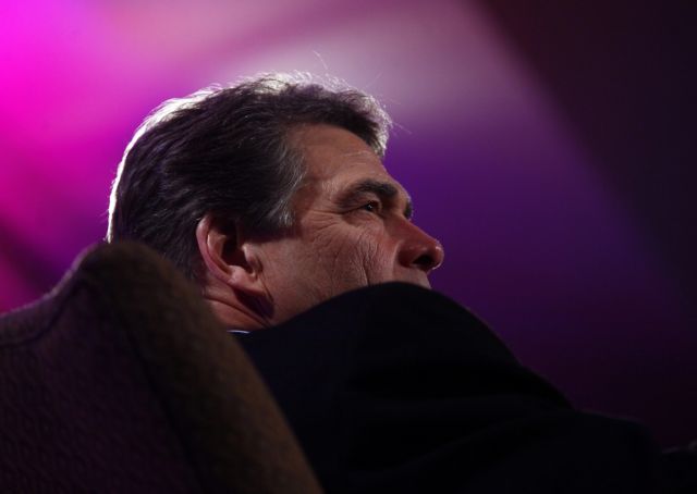 Εκτός ο Ρικ Πέρι, ανατροπή υπέρ του Σαντόρουμ στις προκριματικές της Αϊόβα